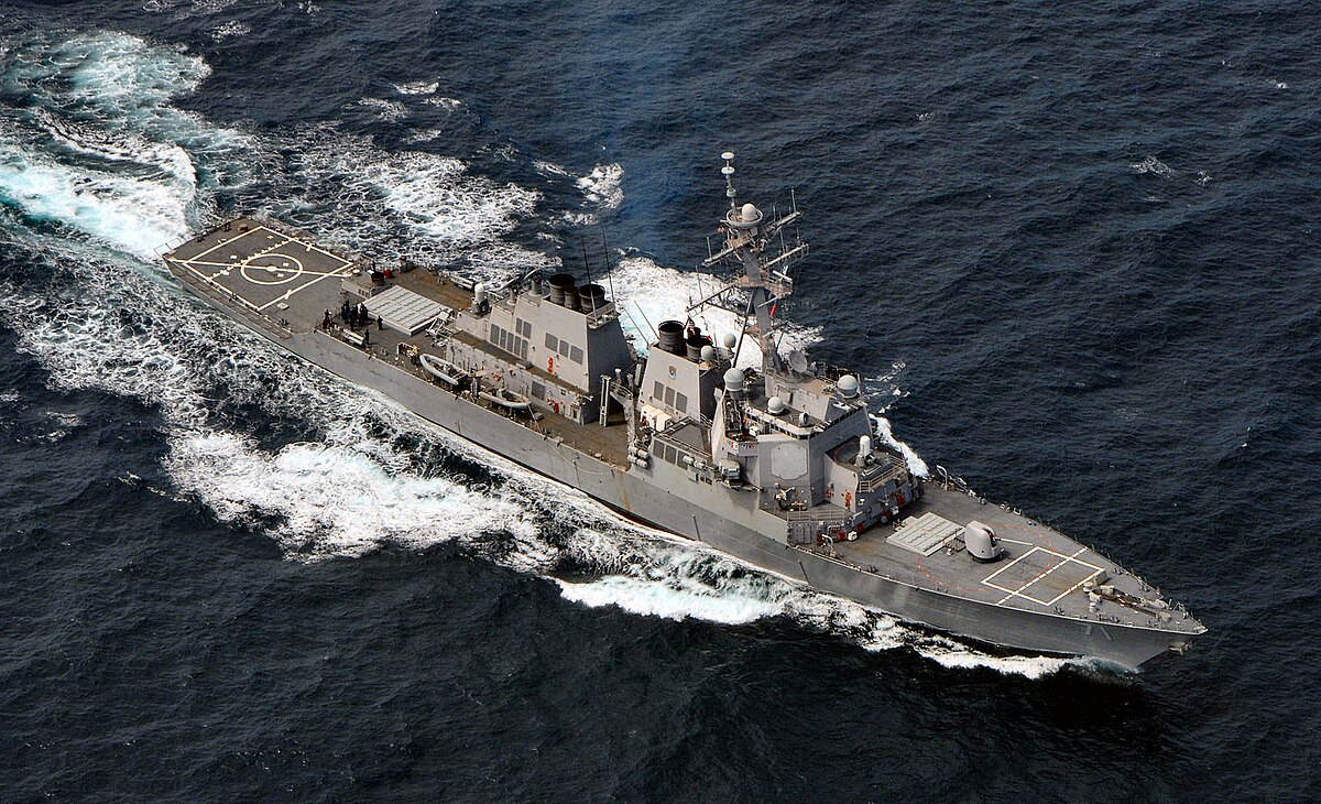 1200px-051024-N-4374S-010_-_USS_Ross_%28DDG-71%29_in_the_Atlantic_Ocean_during_UNITAS_47-06.jpg