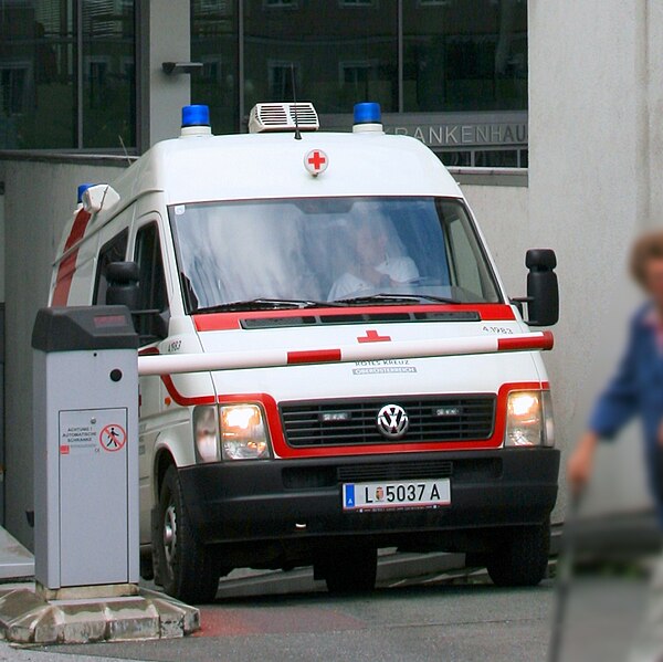 File:058 Red Cross Austria ambulance - Rotes Kreuz Oberosterreich.jpg