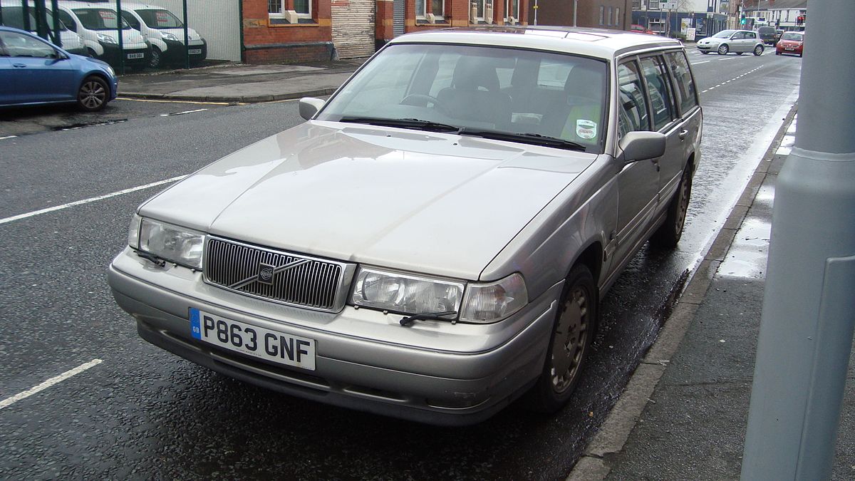 1997 Volvo V90 (12467984223).jpg