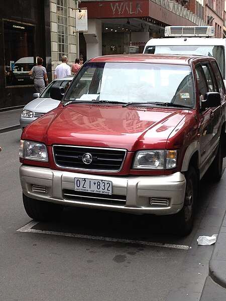 File:1998 Holden Jackaroo (UBS) SE 5-door wagon (2012-12-24) 01.jpg