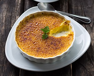 2014 0531 Crème brûlée Doi Mae Salong (cropped).jpg