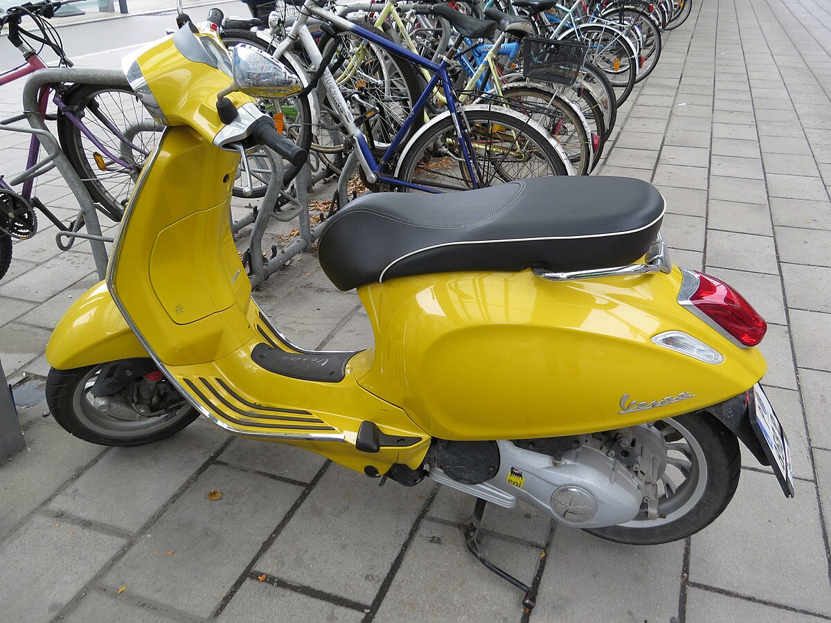 File:2017-09-12 (108) Vespa Primavera 125 at Bahnhof St. Pölten, Austria.jpg  - Wikimedia Commons