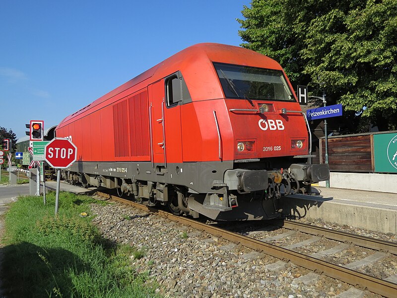 File:2018-07-26 (256) ÖBB 2016 025-16 at transit at Bahnhof Petzenkirchen, Austria.jpg