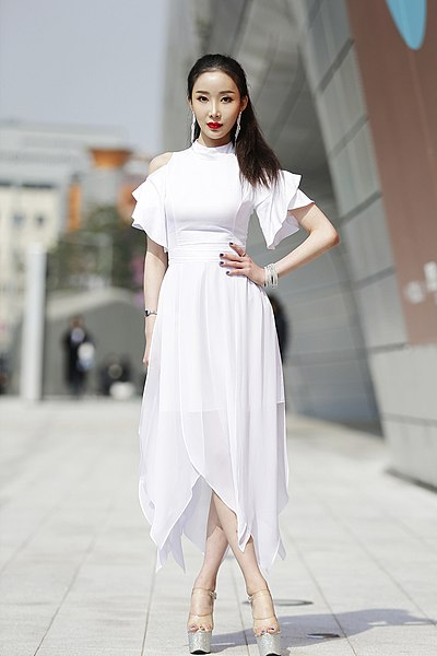 File:2018 FW 헤라서울패션위크 이예니 (3).jpg