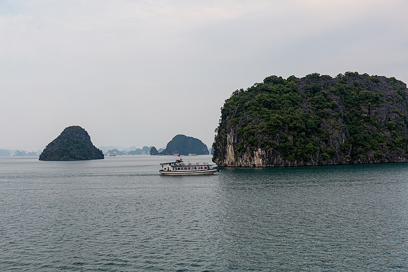 File:20190926 Ha Long Bay-50.jpg