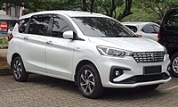 2019 Suzuki Ertiga GX (Indonesia) depan view.jpg