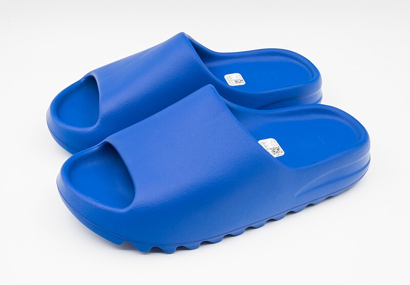 File:2023 Klapki Adidas Yeezy Slide (1).jpg