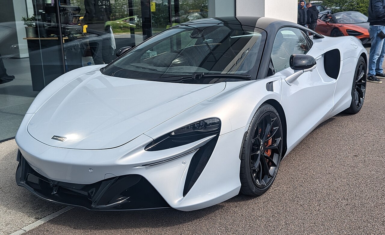 Image of 2023 McLaren Artura