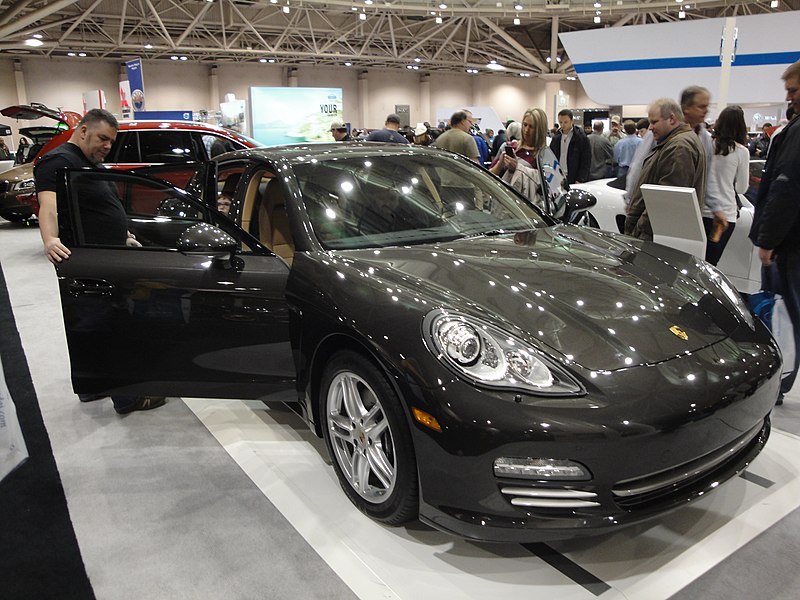 File:40th Annual Twin Cities Auto Show (8583692145).jpg