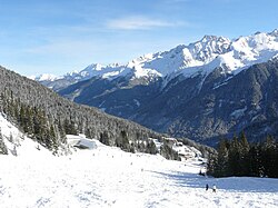 Vista do inverno do vale Haut Bréda do Pleynet.