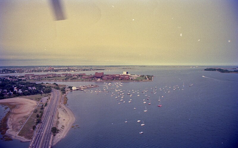 File:Aerial view of Morrissey Boulevard and UMass Boston, September 1993.jpg