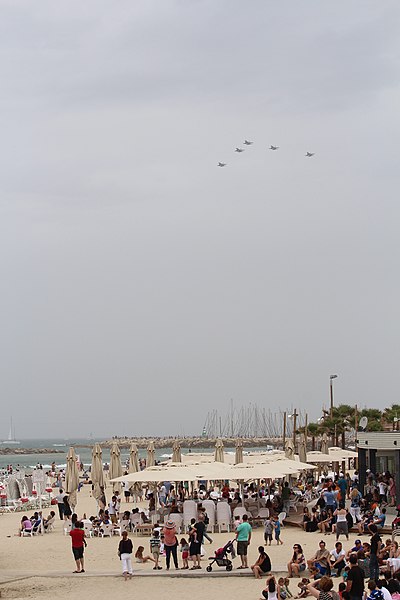 File:Air Force Fly By on Tel Aviv Beach IMG 9180.JPG