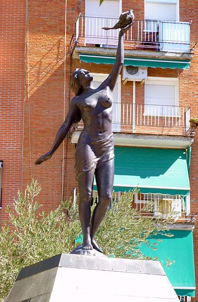 File:Alcorcón - Monumento a la Libertad 2.jpg