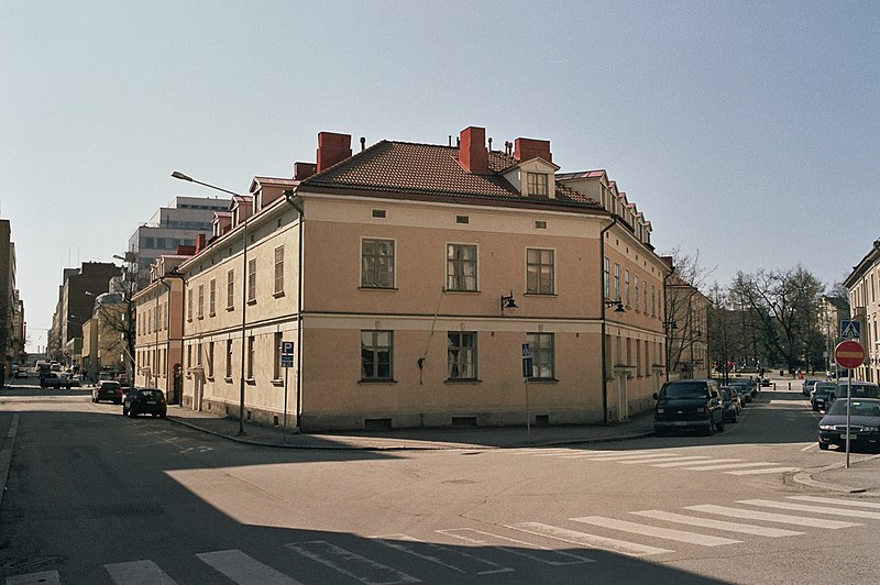 File:Aleksanterinkatu-Ojakatu corner building in Tampere Apr2012.jpg