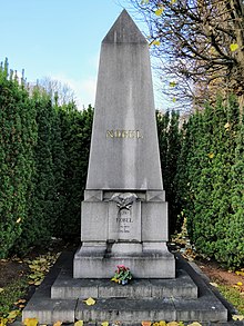 Alfred nobel gravvård norra begravningsplatsen solna.jpg