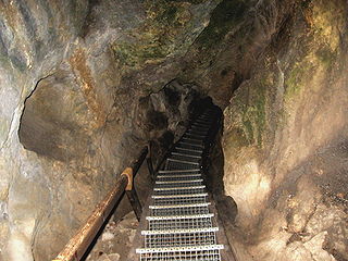 Climbing system in the cave