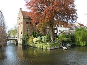 De samenkomst van Zuidsingel (rechts) en Kortegracht (links) aan de achterzijde.