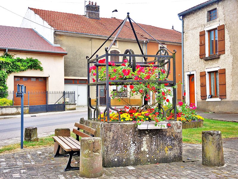 File:Ancien puits à roues.jpg