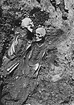 Skelett av man och kvinna, påträffade innanför södra stadskyrkmuren.