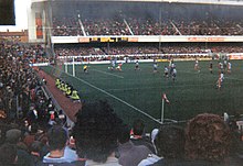Alan Smith attacking for Arsenal v. Sheffield Wednesday in a match at Highbury in 1992; Arsenal won 7-1 Arsenal v Sheffield Wednesday 1992.jpg