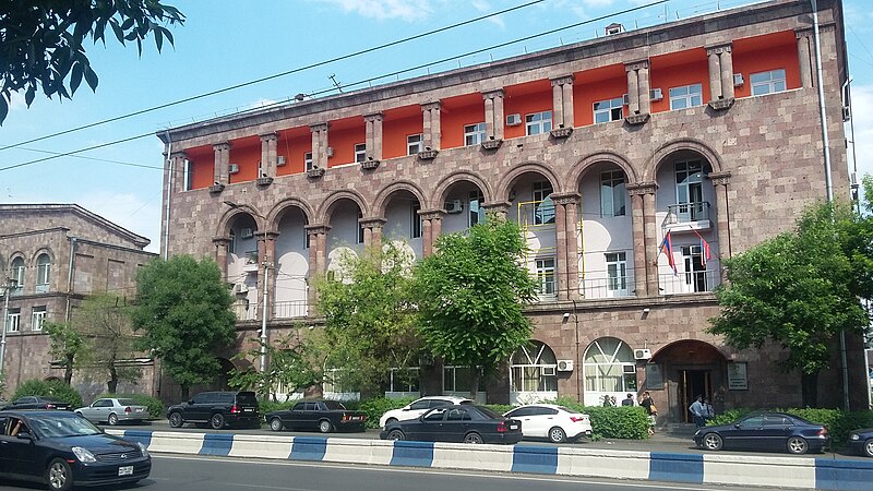 File:Arshakunyats Avenue, Yerevan 21.jpg