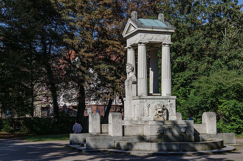 File:Aschaffenburg, Großmutterwiese, Brunnendenkmal für König Ludwig I.-20160924-001.jpg