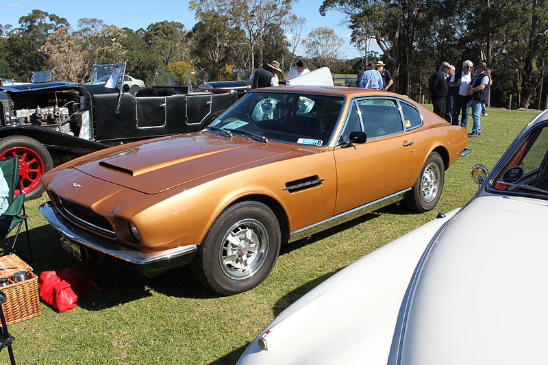 Datei:Aston Martin V8 DBS (16091792792).jpg