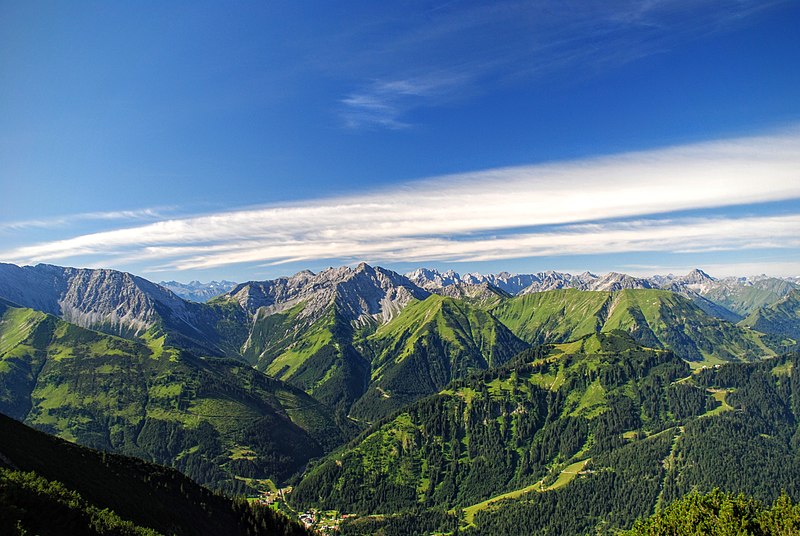 File:Ausblick vom nördlichen Nebengipfel der Kohlbergspitze - panoramio.jpg