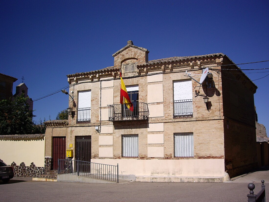 File:Ayuntamiento-Villacarralon.jpg