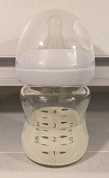 https://upload.wikimedia.org/wikipedia/commons/thumb/1/17/Baby_bottle.jpg/220px-Baby_bottle.jpg