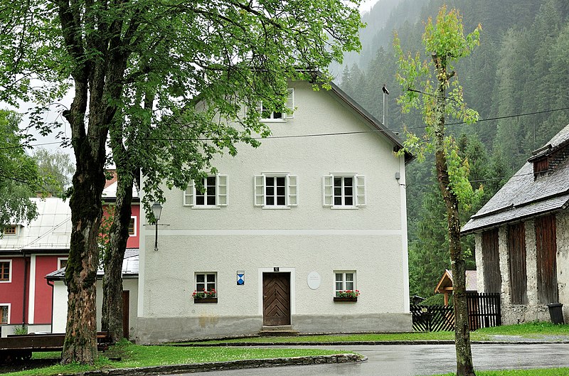 File:Bad Gastein Böckstein Alte Schule.JPG