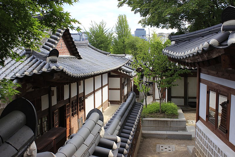 File:Baek Inje House backyard.jpg