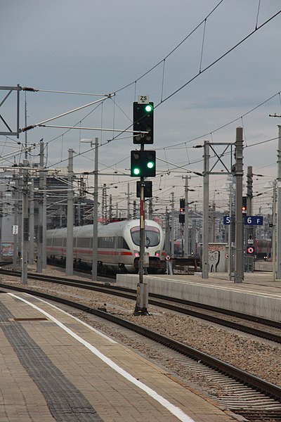 File:Bahnhof Meidling 2302.JPG