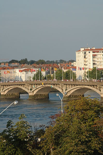 File:Bayonne Adour.jpg