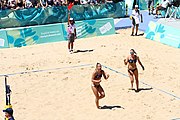 Deutsch: Beachvolleyball bei den Olympischen Jugendspielen 2018; Tag 9, 15. Oktober 2018; Mädchen, Viertelfinale: Italien-China 2–0 (21–16/21–9) English: Beach volleyball at the 2018 Summer Youth Olympics at 15 October 2018 – Girls Quarterfinals: Italy-China 2–0 (21–16/21–9)