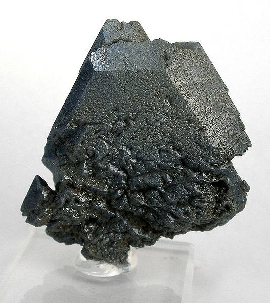 File:Benitoite-d06-99a.jpg