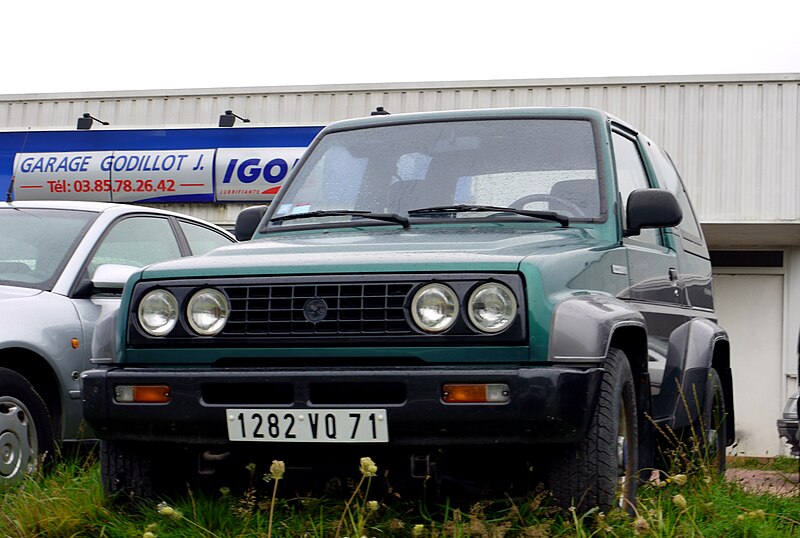 File:Bertone Freeclimber 2 Blue Lagoon, Saint-Symphorien-de-Marmagne, Saône-et-Loire.jpg