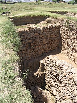 Bhir Mound, excavation (2).jpg