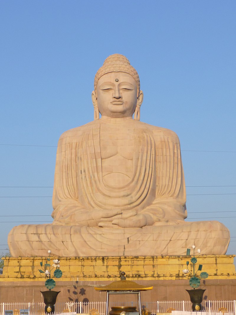 Bodh Gaya - Buddha Statue - Front View (9224970905).jpg