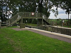 Bottisham Lock footbridge - geograph.org.uk - 4639277.jpg