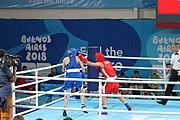 Deutsch: Boxen bei den Olympischen Jugendspielen 2018 Tag 12, 18. Oktober 2018 - Finale Leichtgewicht Mädchen – Oriana Saputo (Argentinien, blau) schlägt Emma Lawson (Australien, rot) 5-0; Ringrichter ist José Romero (Spanien). English: Boxing at the 2018 Summer Youth Olympics on 18 October 2018 – Girls' lightweight Bronze Medal Bout – Oriana Saputo (Argentina, blue) wins over Emma Lawson (Australie, red) 5-0; Referee is José Romero (Spain). Español: Boxeo en los Juegos Olímpicos Juveniles de Verano de 2018 en 18 de octubre de 2018 - Combate de medalla de bronce de las niñas: Oriana Saputo (Argentina, azul) gana a Emma Lawson (Australie, roja) 5-0; Árbitro es José Romero (España).