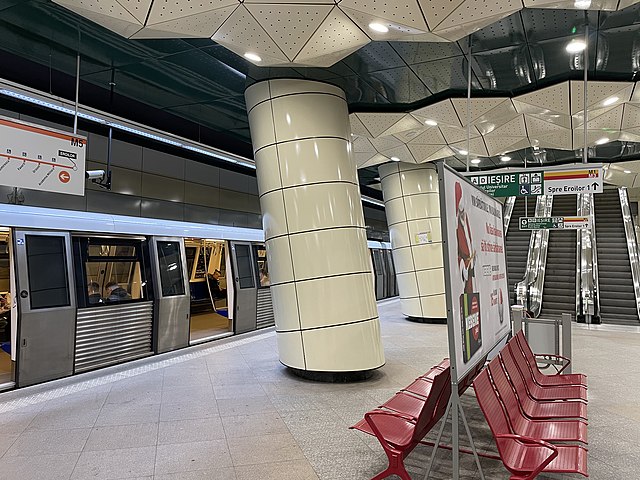 Metro train at Eroilor in 2022