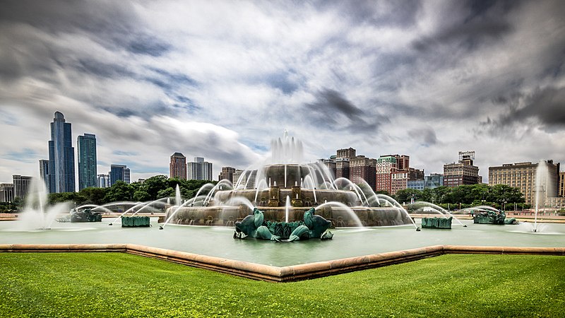 File:Buckingham Fountain Chicago United States Travel Photography (122907663).jpeg