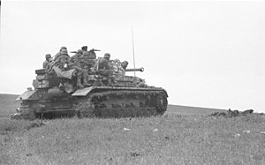 Bundesarchiv B 145 Bild-F016223-0024, Russland, Krim, Panzer IV im Einsatz.jpg