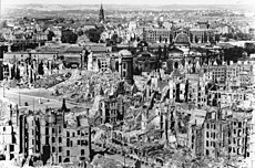Bundesarchiv Bild 146-1994-041-07, Dresden, zerstörtes Stadtzentrum.jpg