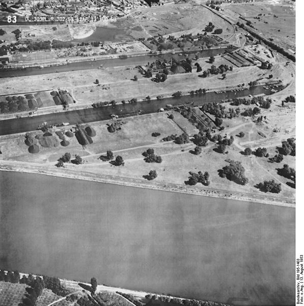 File:Bundesarchiv Bild 195-1403, Rheinbefliegung, Mannheim-Rheinau.jpg