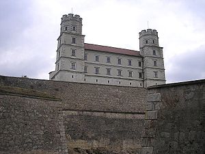 Бастионы и главное здание замка