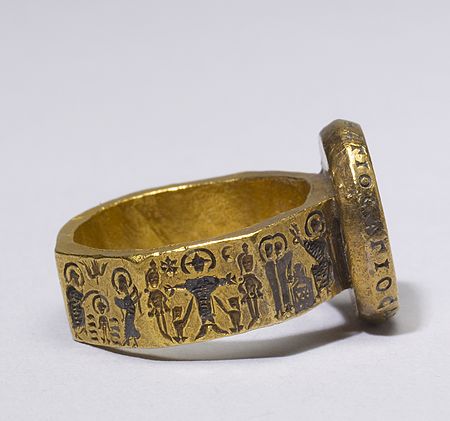 Tập_tin:Byzantine_-_Marriage_Ring_with_Scenes_from_the_Life_of_Christ_-_Walters_4515_-_Right.jpg