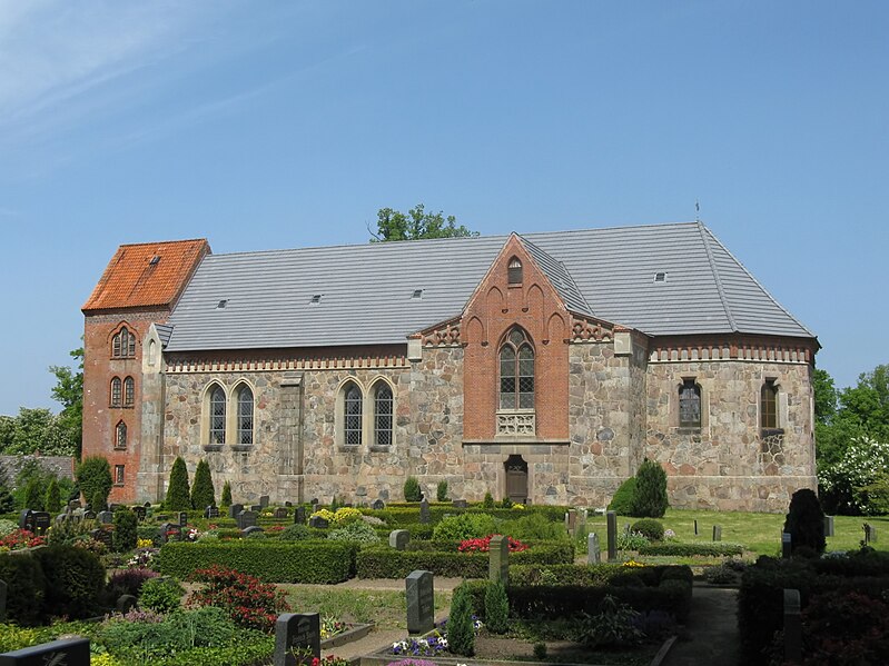 File:Camin Kirche 2008-05-15 029.jpg