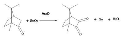 Schemat reakcji utleniania kamfory do kamforchinonu